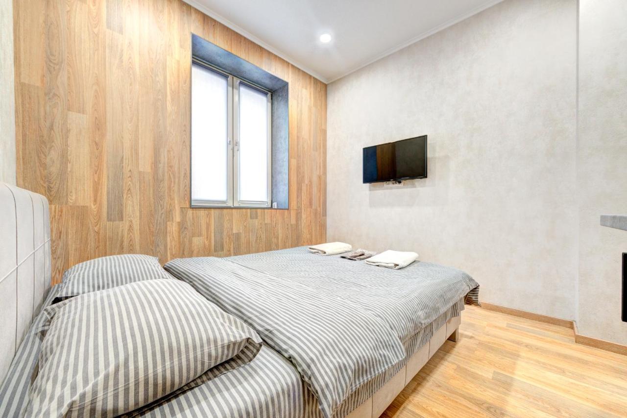 1 Room Apartment Near National Circus Киев Екстериор снимка
