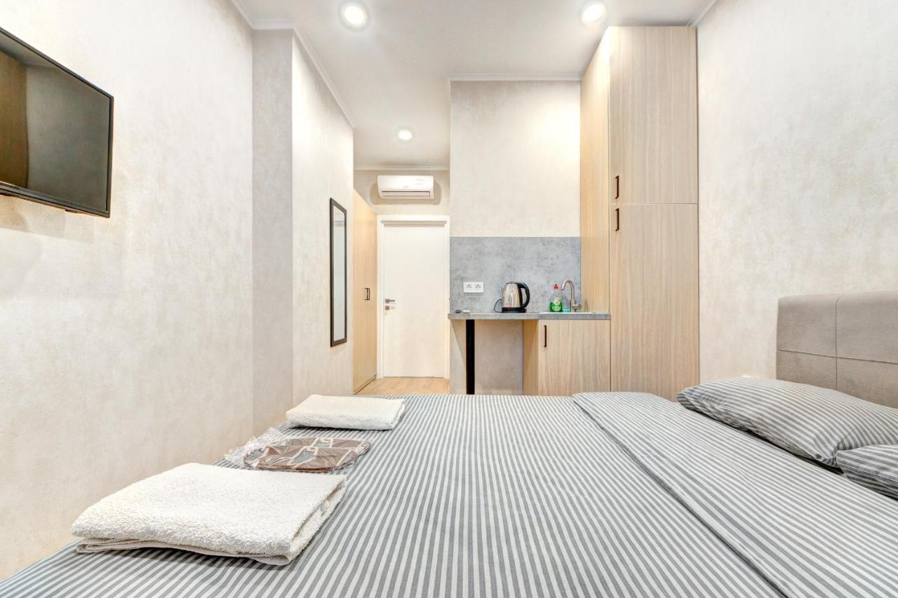 1 Room Apartment Near National Circus Киев Екстериор снимка